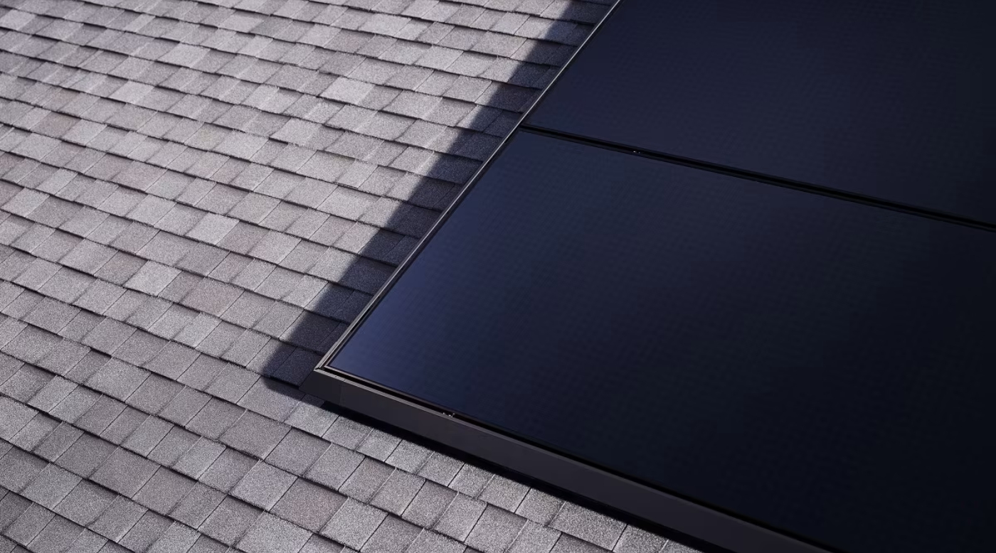 טסלה החלה לייצר פאנלים סולאריים